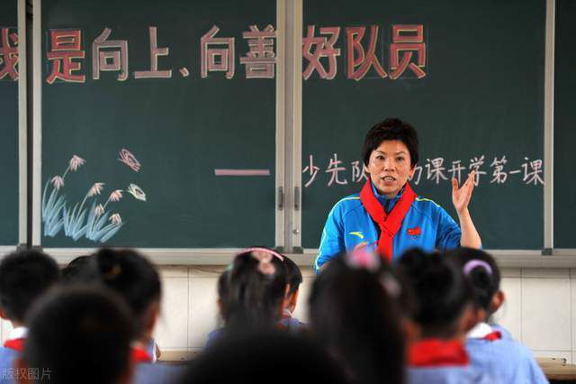 　　　　色情片只为赚快钱　　　　靠色情片可以或许拯救喷鼻港的片子场合排场吗？业内助士在接管深圳晚报记者采访时说：色情片上位，只是为赚快钱，真正想改变喷鼻港片子场合排场的，还需要更多的像《桃姐》那样有品质的片子，不但在喷鼻港市场取得票房，更是在全国拿下近1亿元票房。